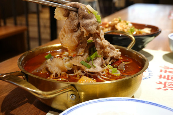 士林天母美食-大葉高島屋滷春秋，吃天母美食滷味煮、熱拌麵、楊桃汁，看中央水族廣場海洋生物，大葉高島屋APP好用又便利