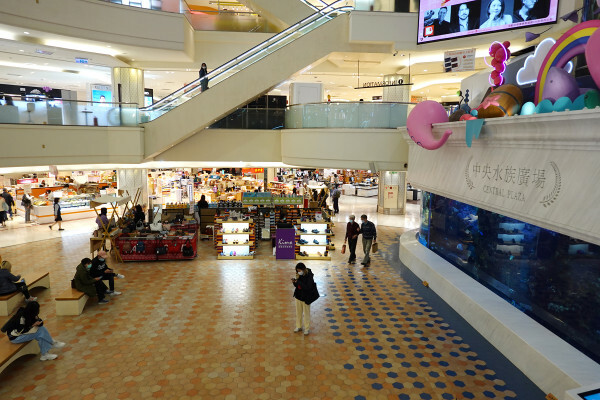 士林天母美食-大葉高島屋滷春秋，吃天母美食滷味煮、熱拌麵、楊桃汁，看中央水族廣場海洋生物，大葉高島屋APP好用又便利