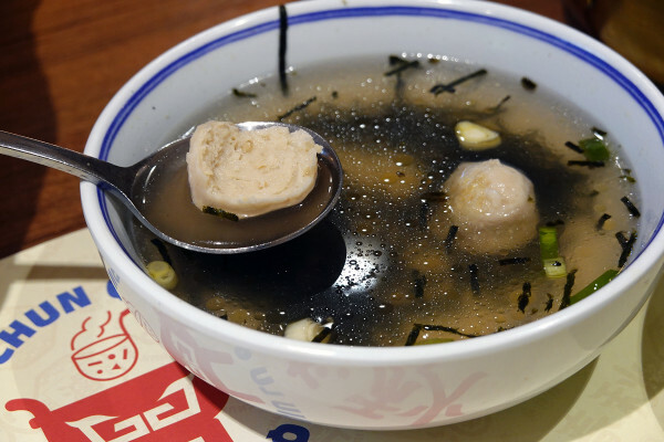 士林天母美食-大葉高島屋滷春秋，吃天母美食滷味煮、熱拌麵、楊桃汁，看中央水族廣場海洋生物，大葉高島屋APP好用又便利