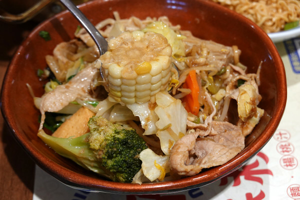 士林天母美食-大葉高島屋滷春秋，吃天母美食滷味煮、熱拌麵、楊桃汁，看中央水族廣場海洋生物，大葉高島屋APP好用又便利