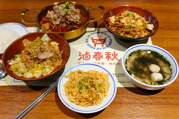 士林天母美食-大葉高島屋滷春秋，吃天母美食滷味煮、熱拌麵、楊桃汁，看中央水族廣場海洋生物，大葉高島屋APP好用又便利