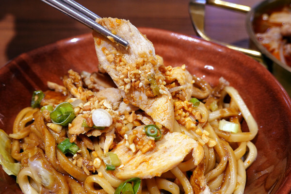 士林天母美食-大葉高島屋滷春秋，吃天母美食滷味煮、熱拌麵、楊桃汁，看中央水族廣場海洋生物，大葉高島屋APP好用又便利