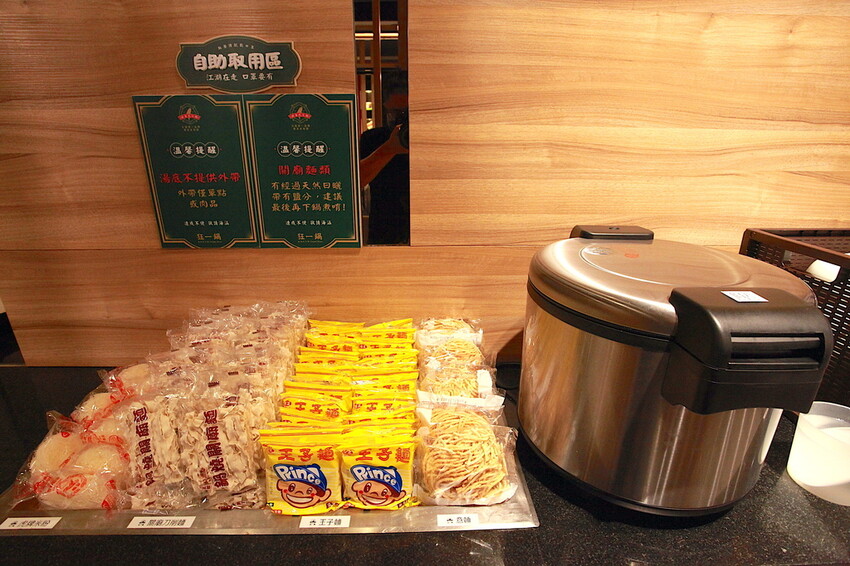 吃。台南市美食|仁德區。「狂一鍋-台南仁德店」幾乎零負評的台式火鍋，台北爆紅名店狂一鍋台南市插旗 「狂