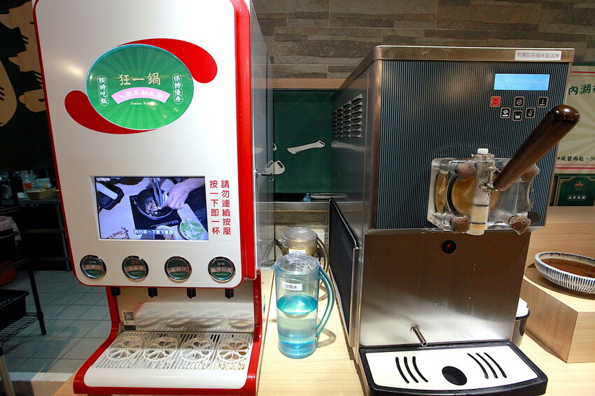 吃。台南市美食|仁德區。「狂一鍋-台南仁德店」幾乎零負評的台式火鍋，台北爆紅名店狂一鍋台南市插旗 「狂