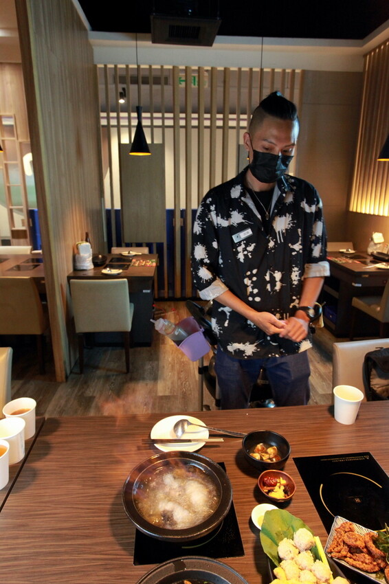 吃。台南市美食|仁德區。「狂一鍋-台南仁德店」幾乎零負評的台式火鍋，台北爆紅名店狂一鍋台南市插旗 「狂