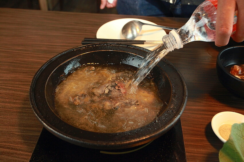 吃。台南市美食|仁德區。「狂一鍋-台南仁德店」幾乎零負評的台式火鍋，台北爆紅名店狂一鍋台南市插旗 「狂