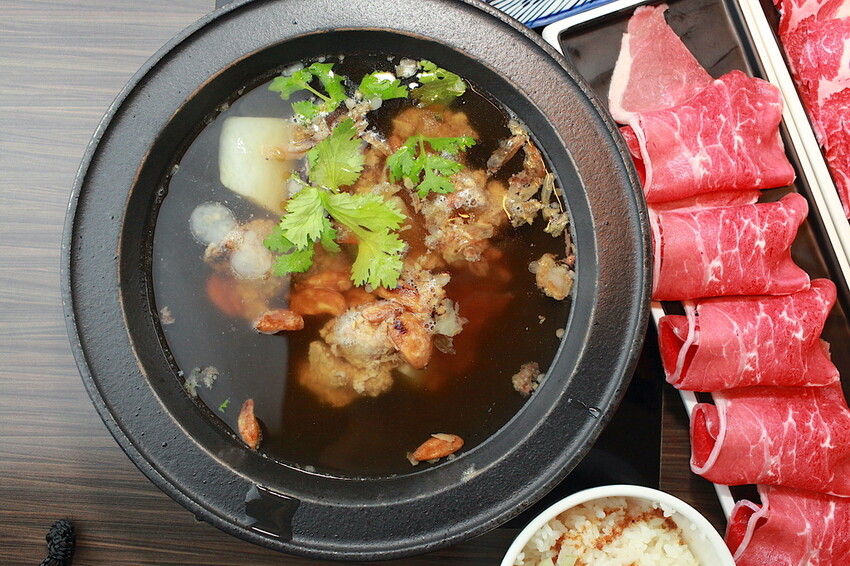 吃。台南市美食|仁德區。「狂一鍋-台南仁德店」幾乎零負評的台式火鍋，台北爆紅名店狂一鍋台南市插旗 「狂