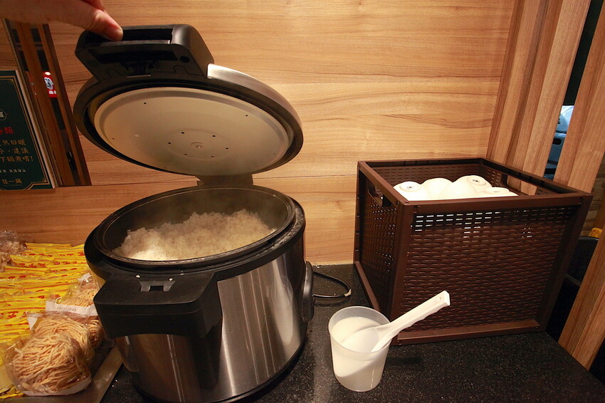 吃。台南市美食|仁德區。「狂一鍋-台南仁德店」幾乎零負評的台式火鍋，台北爆紅名店狂一鍋台南市插旗 「狂