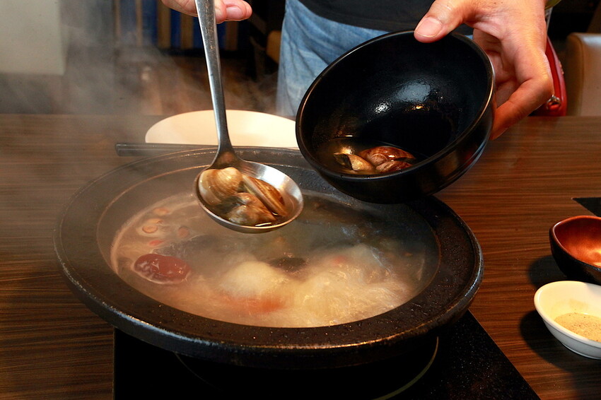 吃。台南市美食|仁德區。「狂一鍋-台南仁德店」幾乎零負評的台式火鍋，台北爆紅名店狂一鍋台南市插旗 「狂