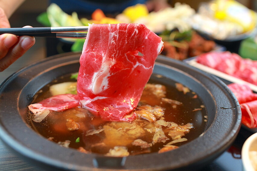 吃。台南市美食|仁德區。「狂一鍋-台南仁德店」幾乎零負評的台式火鍋，台北爆紅名店狂一鍋台南市插旗 「狂