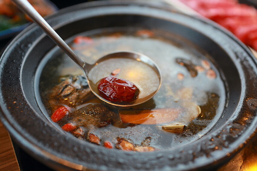 吃。台南市美食|仁德區。「狂一鍋-台南仁德店」幾乎零負評的台式火鍋，台北爆紅名店狂一鍋台南市插旗 「狂