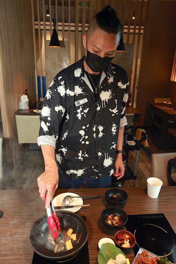 吃。台南市美食|仁德區。「狂一鍋-台南仁德店」幾乎零負評的台式火鍋，台北爆紅名店狂一鍋台南市插旗 「狂