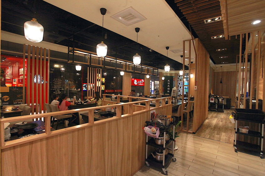 吃。台南市美食|仁德區。「狂一鍋-台南仁德店」幾乎零負評的台式火鍋，台北爆紅名店狂一鍋台南市插旗 「狂