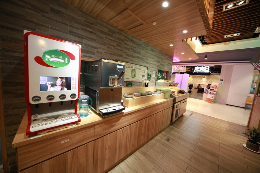 吃。台南市美食|仁德區。「狂一鍋-台南仁德店」幾乎零負評的台式火鍋，台北爆紅名店狂一鍋台南市插旗 「狂