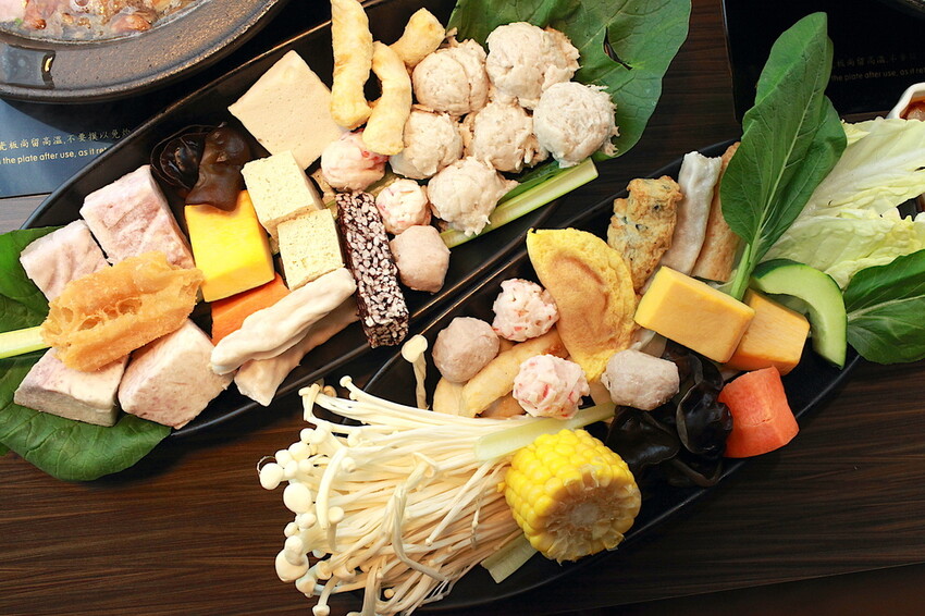 吃。台南市美食|仁德區。「狂一鍋-台南仁德店」幾乎零負評的台式火鍋，台北爆紅名店狂一鍋台南市插旗 「狂