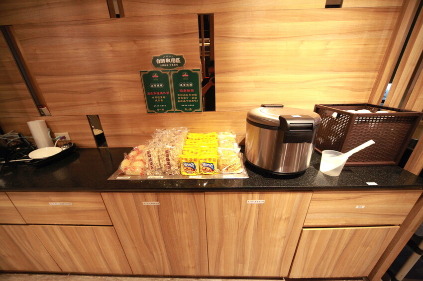 吃。台南市美食|仁德區。「狂一鍋-台南仁德店」幾乎零負評的台式火鍋，台北爆紅名店狂一鍋台南市插旗 「狂