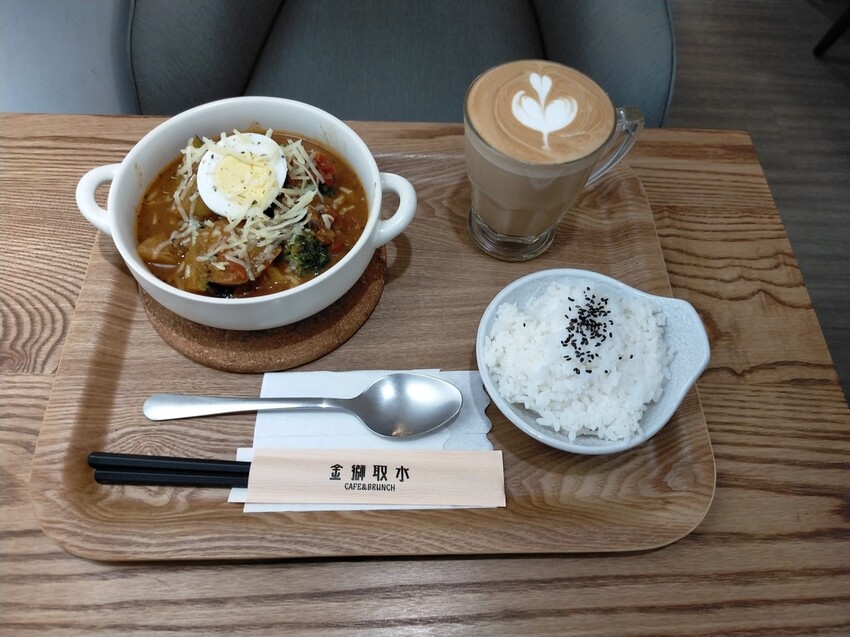 [民生東路二段美食]聽說是日本人老闆開設的日本簡餐家庭餐廳-金獅取水