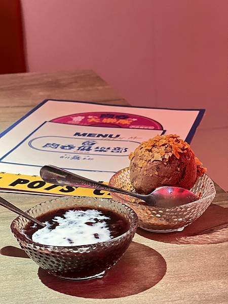 「台北松山」肉吞俱樂部｜火鍋專賣，新潮復古裝潢超好拍 台北火鍋推薦 份量足湯底優 肉質鮮美 被火鍋店耽誤