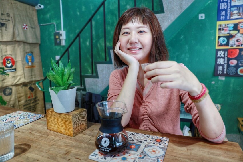 台中市西區台中冰穀咖啡草悟店｜台中西區懷舊咖啡館，模範市場周邊美食、近台中勤美綠園道