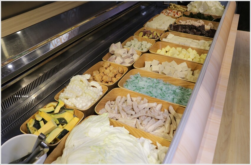 台灣火鍋第一品牌-肉多多大變身，蔬食者的天堂鍋物 70種自助吧無限吃 肉多多火鍋 - 敦 小 蓮の食旅錄