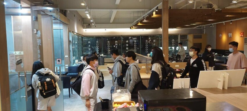 台灣火鍋第一品牌-肉多多大變身，蔬食者的天堂鍋物 70種自助吧無限吃 肉多多火鍋 - 敦 小 蓮の食旅錄