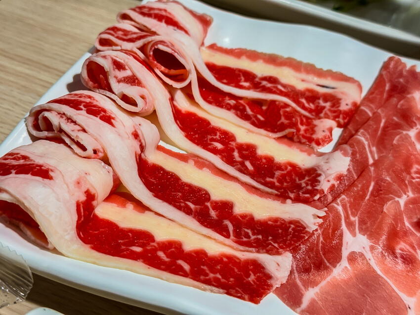 高雄市三民區高雄火鍋推薦 – 小資族必吃！石二鍋與肉多多懶人包