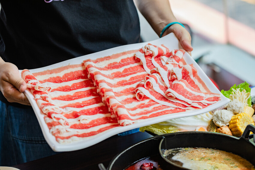 高雄市三民區高雄火鍋推薦 – 小資族必吃！石二鍋與肉多多懶人包