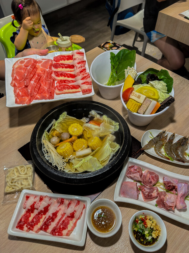高雄市三民區高雄火鍋推薦 – 小資族必吃！石二鍋與肉多多懶人包