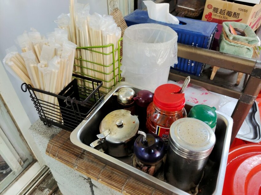 【淡水美食】義山路黑店排骨飯(黑二店排骨飯)．隱藏版在地美味!