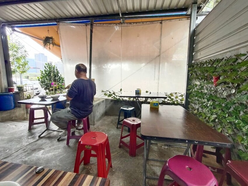 【淡水美食】義山路黑店排骨飯(黑二店排骨飯)．隱藏版在地美味!