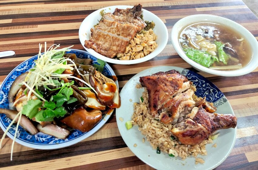 【淡水美食】義山路黑店排骨飯(黑二店排骨飯)．隱藏版在地美味!