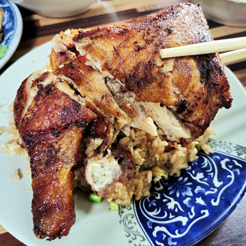 【淡水美食】義山路黑店排骨飯(黑二店排骨飯)．隱藏版在地美味!