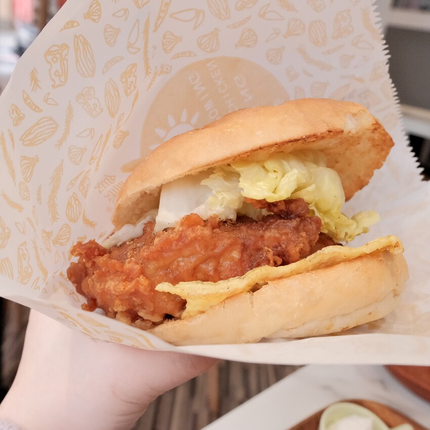 【板橋早餐推薦】早安公雞農場晨食-板橋實踐店～板橋平價早午餐～板橋不限時充電餐廳～