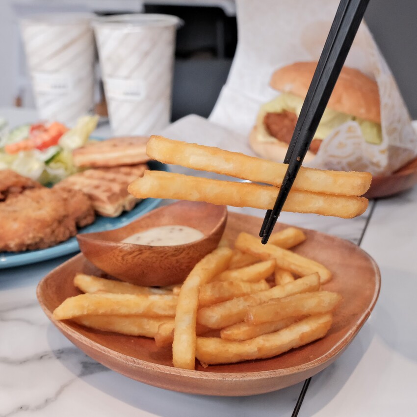 【板橋早餐推薦】早安公雞農場晨食-板橋實踐店～板橋平價早午餐～板橋不限時充電餐廳～