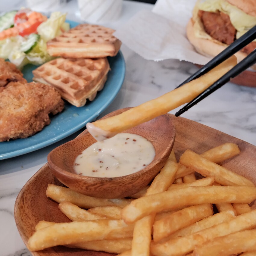 【板橋早餐推薦】早安公雞農場晨食-板橋實踐店～板橋平價早午餐～板橋不限時充電餐廳～