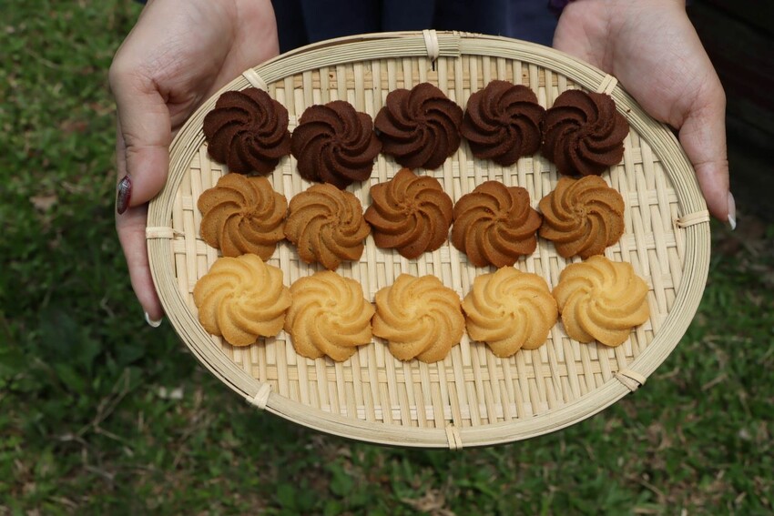 為了紀念愛犬而創立的品牌，『酥、鬆、脆』三種口感好滋味， 送禮最佳選擇~