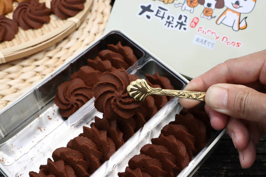 為了紀念愛犬而創立的品牌，『酥、鬆、脆』三種口感好滋味， 送禮最佳選擇~