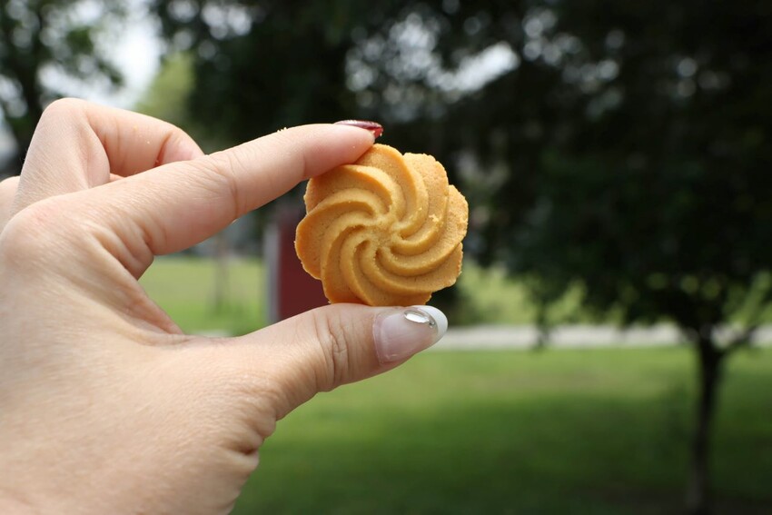 為了紀念愛犬而創立的品牌，『酥、鬆、脆』三種口感好滋味， 送禮最佳選擇~