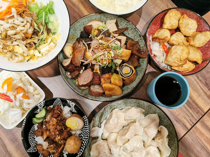 為了紀念愛犬而創立的品牌，『酥、鬆、脆』三種口感好滋味， 送禮最佳選擇~