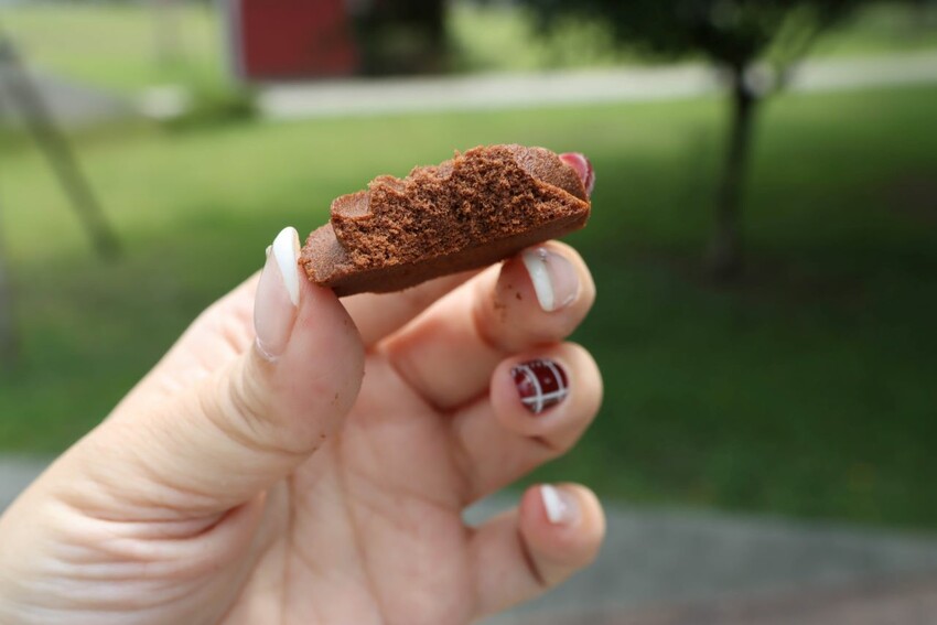 為了紀念愛犬而創立的品牌，『酥、鬆、脆』三種口感好滋味， 送禮最佳選擇~