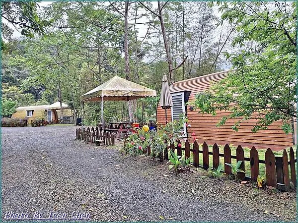 《新竹景觀咖啡廳》橫山唯美咖啡廳/『藍月山谷』 Ivenの窩