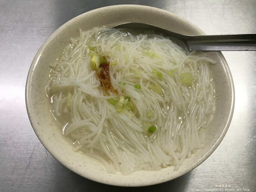 【新北三重區】三重美食『三重信義街米粉湯』米粉湯一碗才25元超佛心~