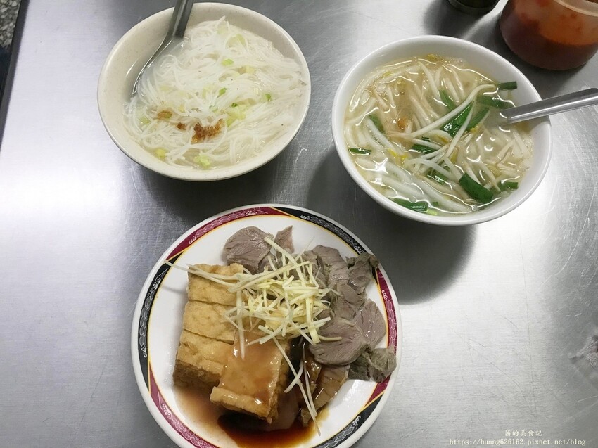 【新北三重區】三重美食『三重信義街米粉湯』米粉湯一碗才25元超佛心~