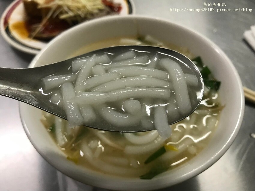 【新北三重區】三重美食『三重信義街米粉湯』米粉湯一碗才25元超佛心~