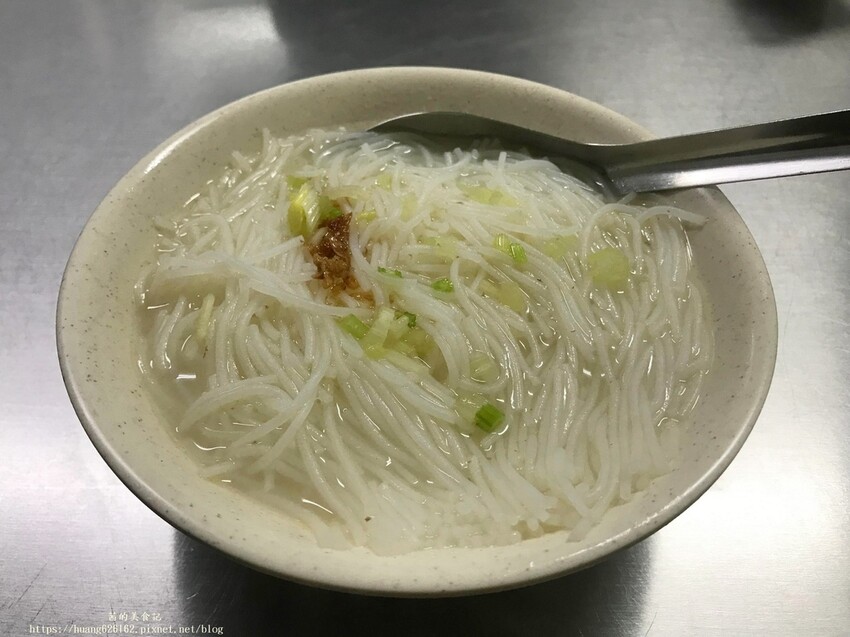 【新北三重區】三重美食『三重信義街米粉湯』米粉湯一碗才25元超佛心~