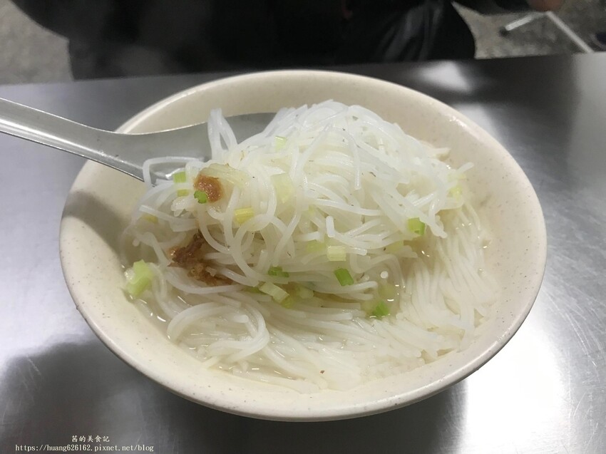 【新北三重區】三重美食『三重信義街米粉湯』米粉湯一碗才25元超佛心~