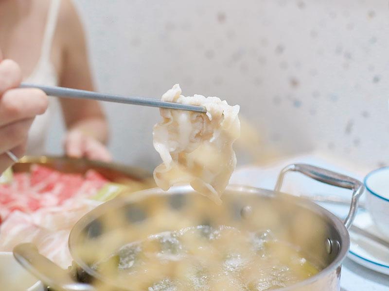新竹湖口柒境鍋物！高CP值海陸火鍋饗宴加1元就送梅花豬、大白蝦二選一！高CP值火鍋推薦
