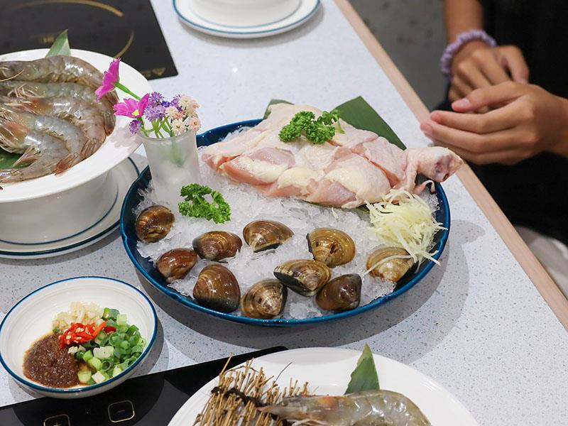 新竹湖口柒境鍋物！高CP值海陸火鍋饗宴加1元就送梅花豬、大白蝦二選一！高CP值火鍋推薦