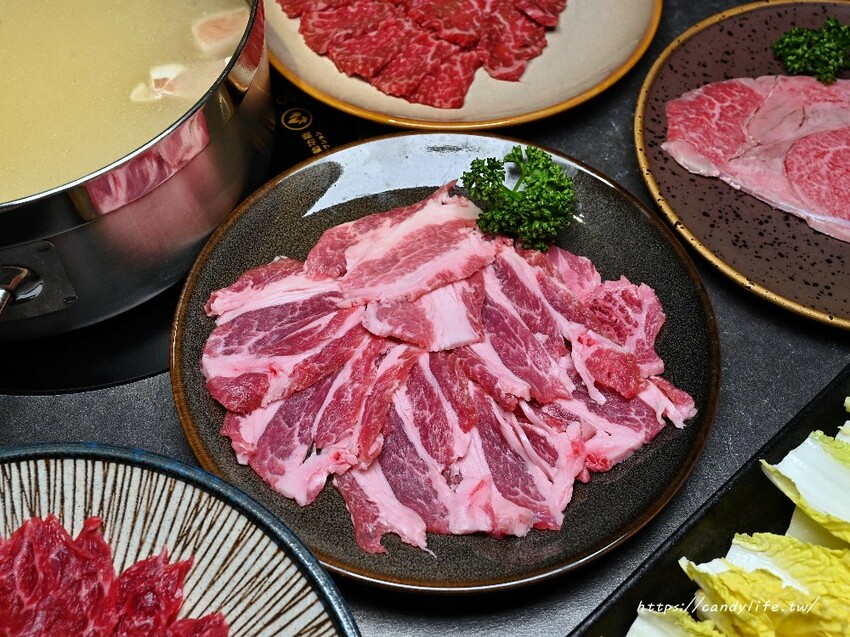 一潤鮮切鍋物｜台中人氣燒肉店新品牌開在這，台中高檔火鍋，主打現切頂級冷藏肉，還有免費和牛擔擔麵爽爽吃～