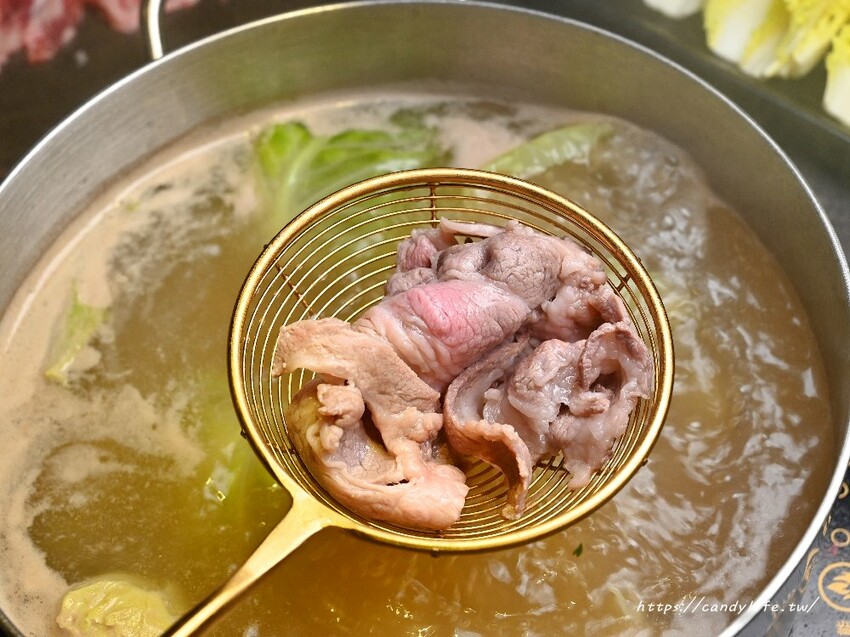 一潤鮮切鍋物｜台中人氣燒肉店新品牌開在這，台中高檔火鍋，主打現切頂級冷藏肉，還有免費和牛擔擔麵爽爽吃～